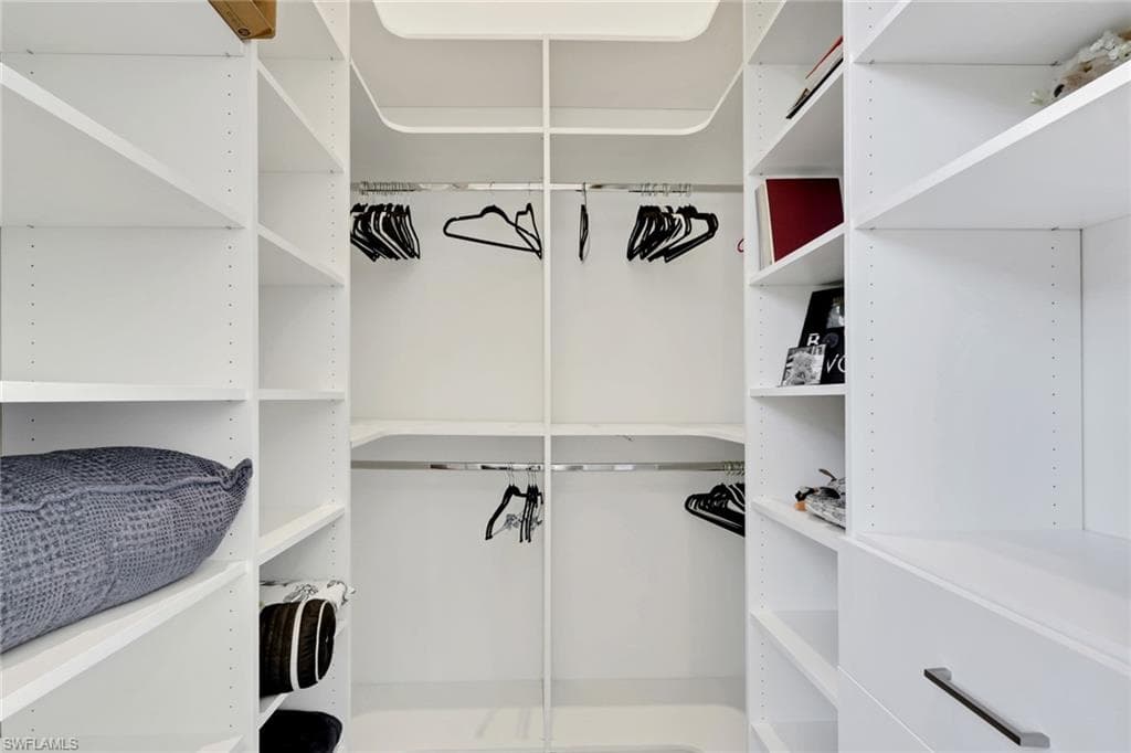 4111 Williams RD, ESTERO FL 33928-28