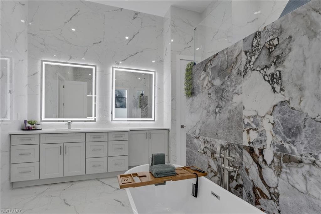 4111 Williams RD, ESTERO FL 33928-20