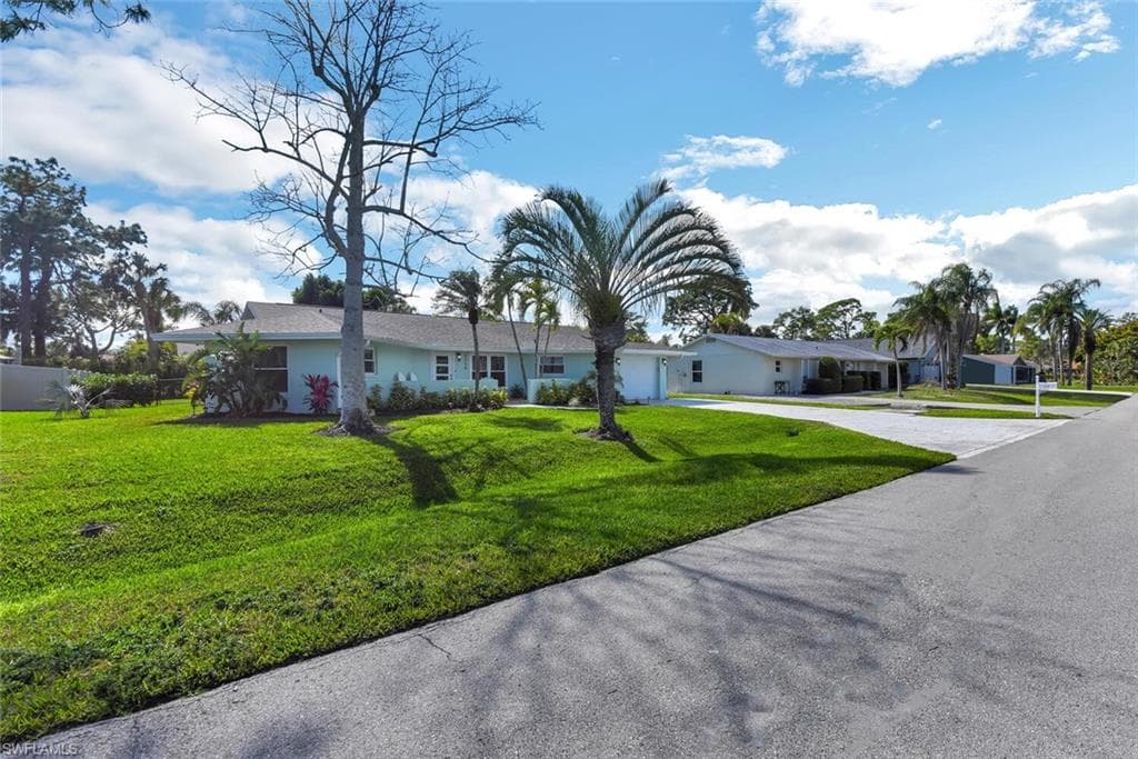 2328 Clipper WAY, NAPLES FL 34104-39