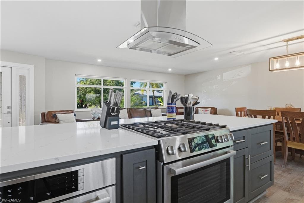 6807 Azalea LN, FORT MYERS FL 33919-12