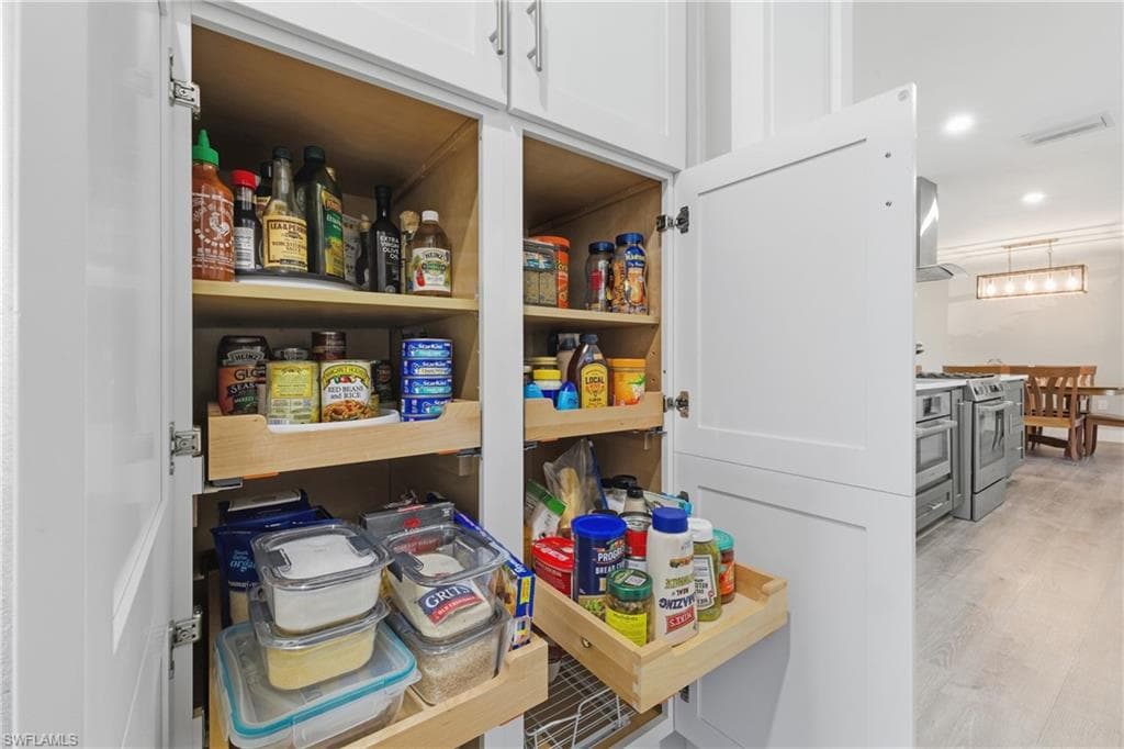 6807 Azalea LN, FORT MYERS FL 33919-16