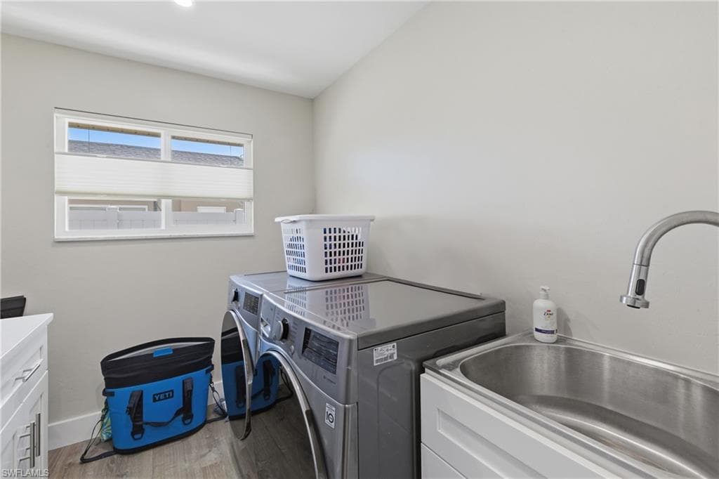 6807 Azalea LN, FORT MYERS FL 33919-15