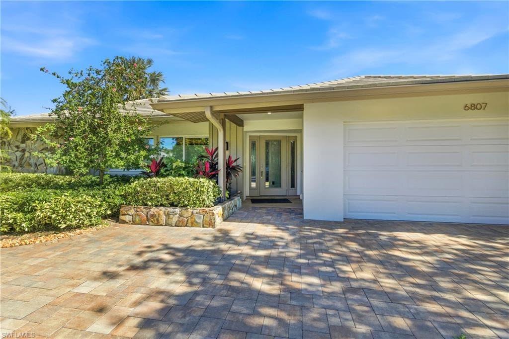 6807 Azalea LN, FORT MYERS FL 33919-6