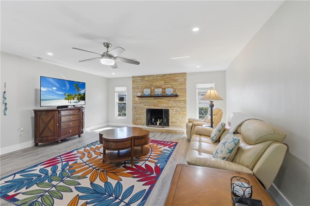 6807 Azalea LN, FORT MYERS FL 33919-19