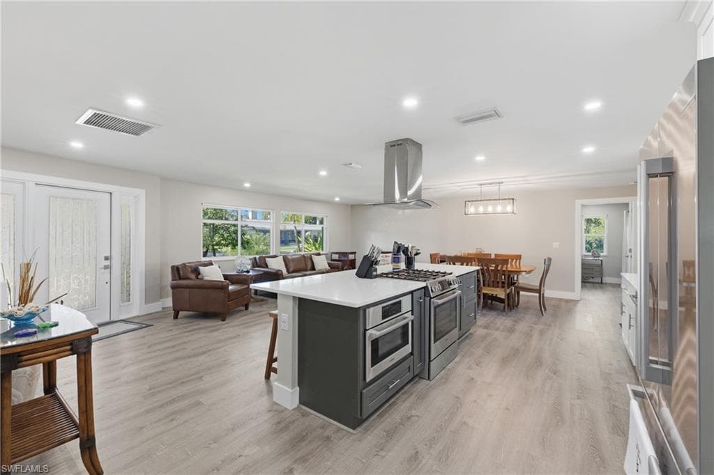 6807 Azalea LN, FORT MYERS FL 33919-8
