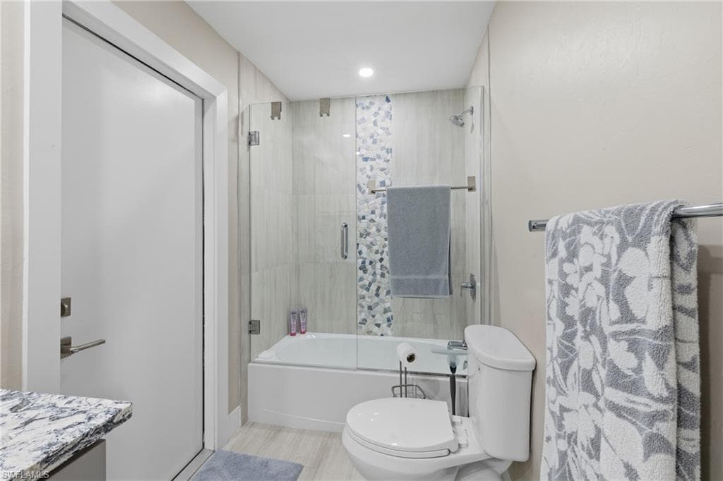 6807 Azalea LN, FORT MYERS FL 33919-23