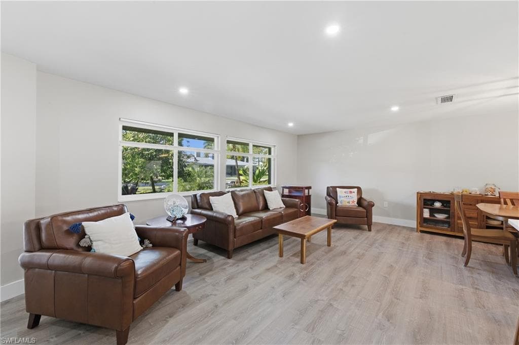 6807 Azalea LN, FORT MYERS FL 33919-9