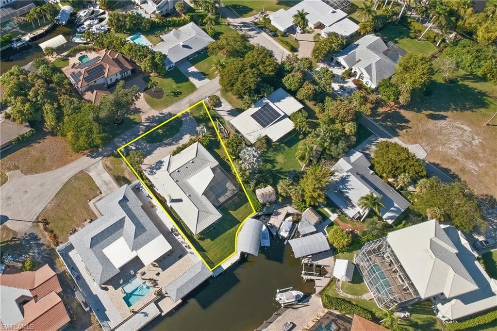 6807 Azalea LN, FORT MYERS FL 33919-44