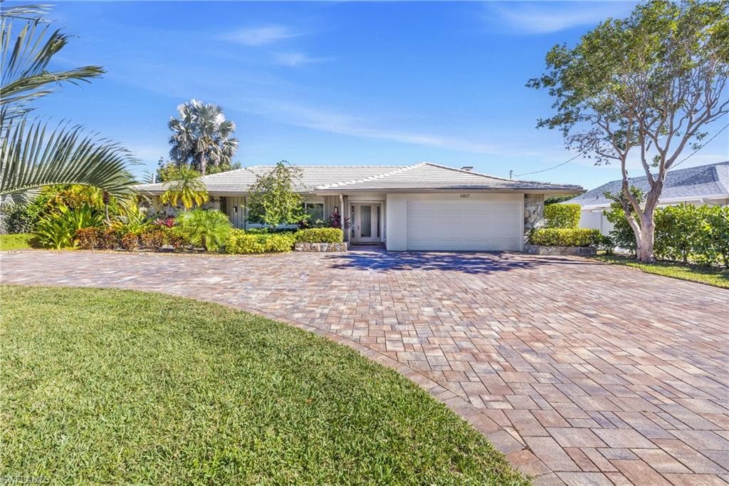 6807 Azalea LN, FORT MYERS FL 33919-49