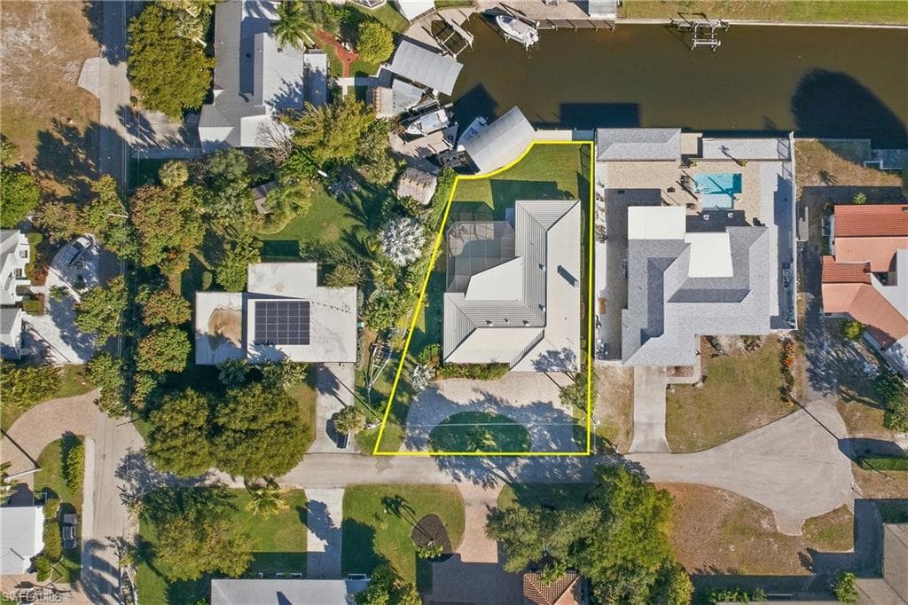 6807 Azalea LN, FORT MYERS FL 33919-43