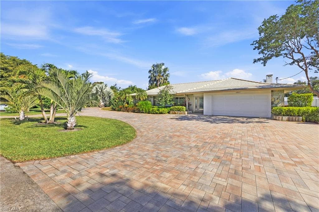 6807 Azalea LN, FORT MYERS FL 33919-3