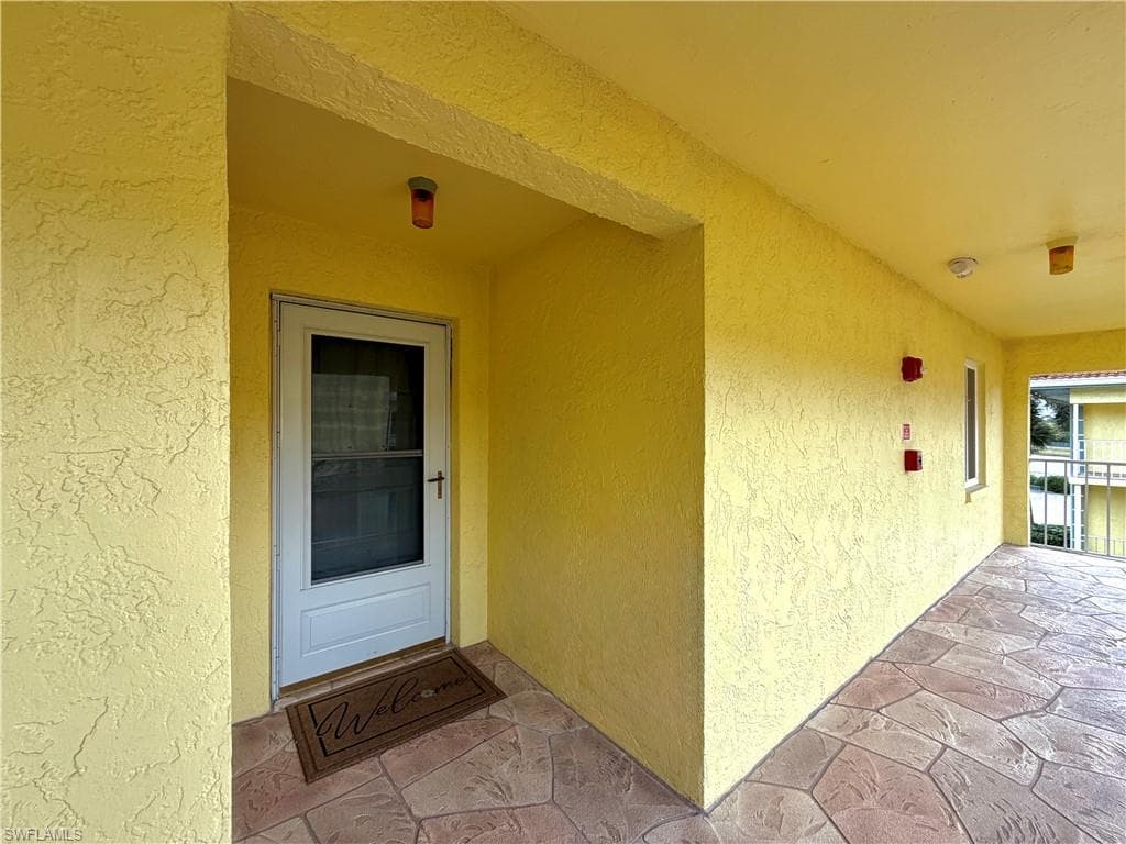 1001 Foxfire LN # 301, NAPLES FL 34104-12