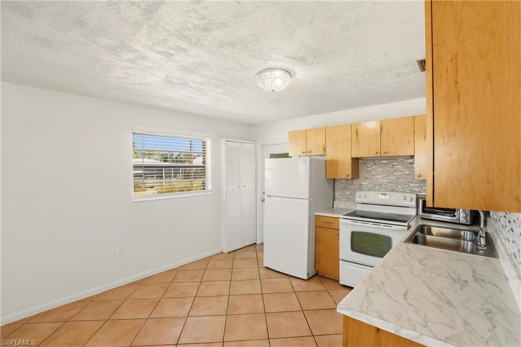 4231 Mariner LN, BONITA SPRINGS FL 34134-12