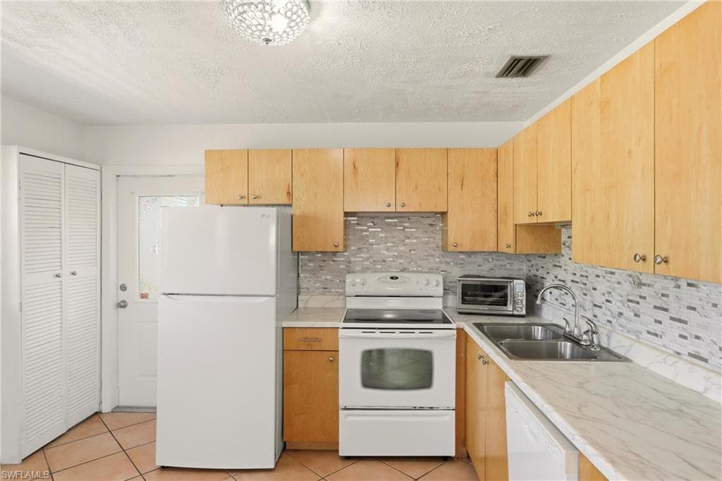 4231 Mariner LN, BONITA SPRINGS FL 34134-11