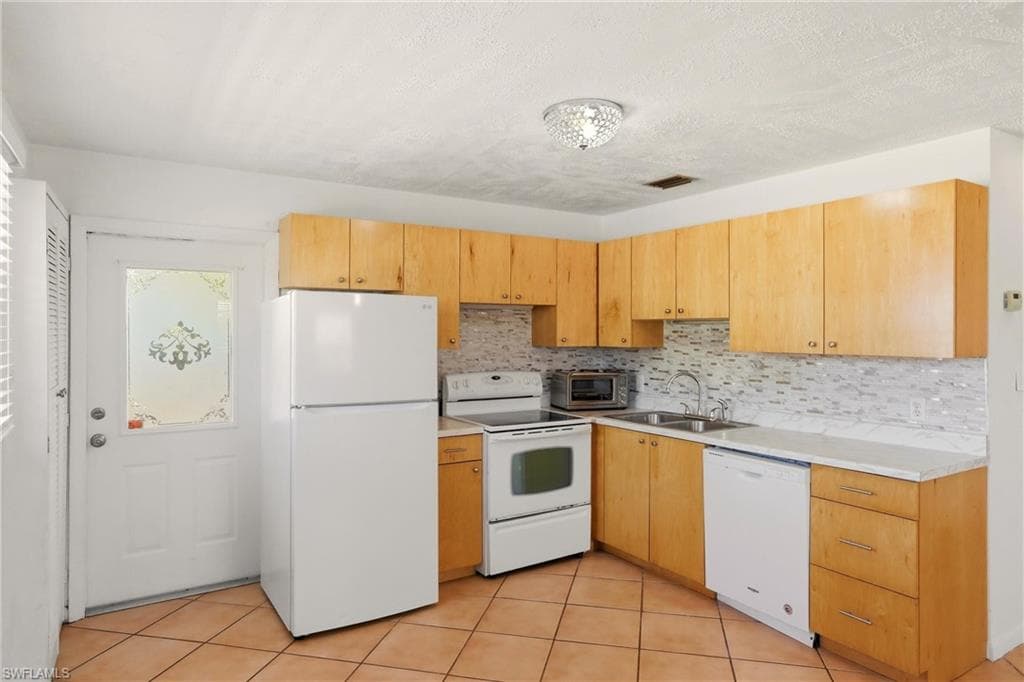 4231 Mariner LN, BONITA SPRINGS FL 34134-9
