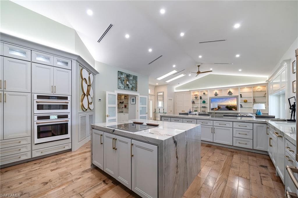 805 Lake Vista CT-1