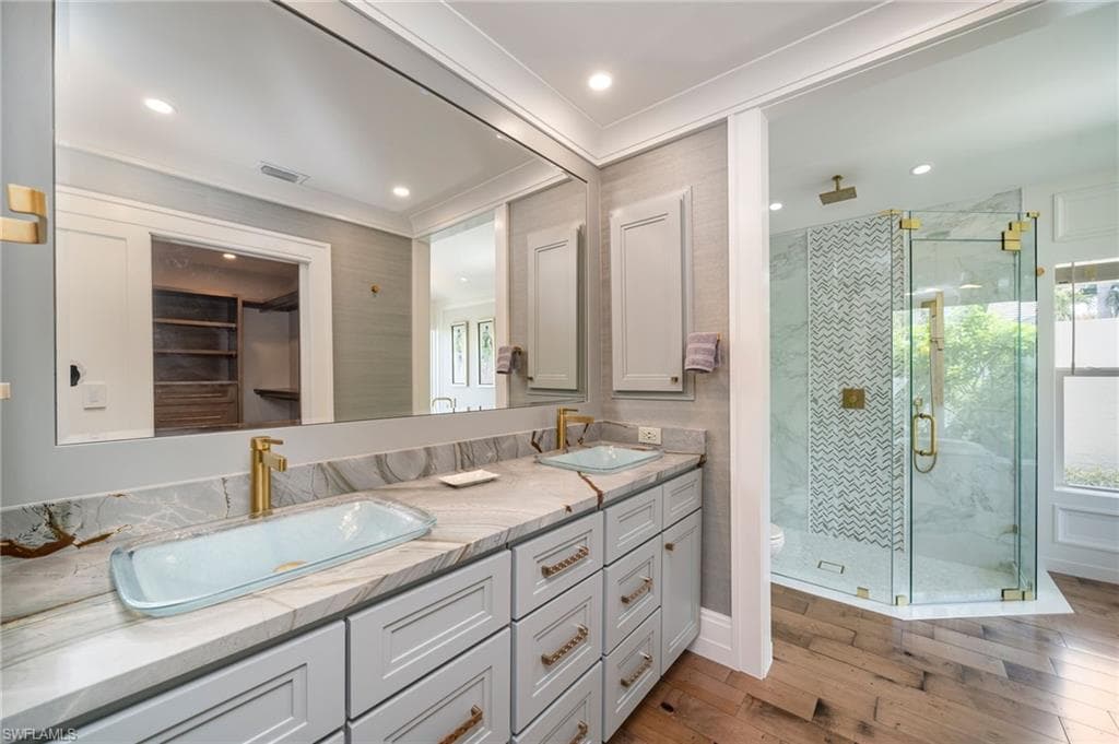 805 Lake Vista CT-23