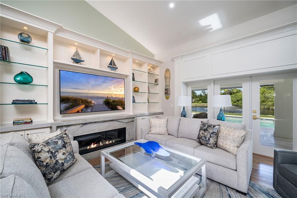 805 Lake Vista CT-14