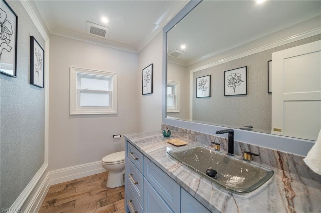 805 Lake Vista CT-18