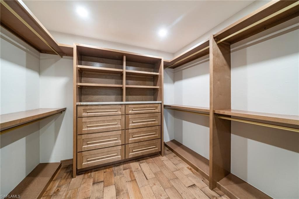 805 Lake Vista CT-24