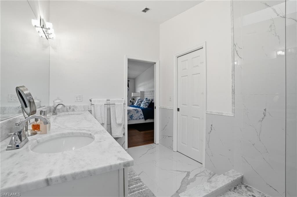 3231 Horse Carriage WAY # 10, NAPLES FL 34105-25