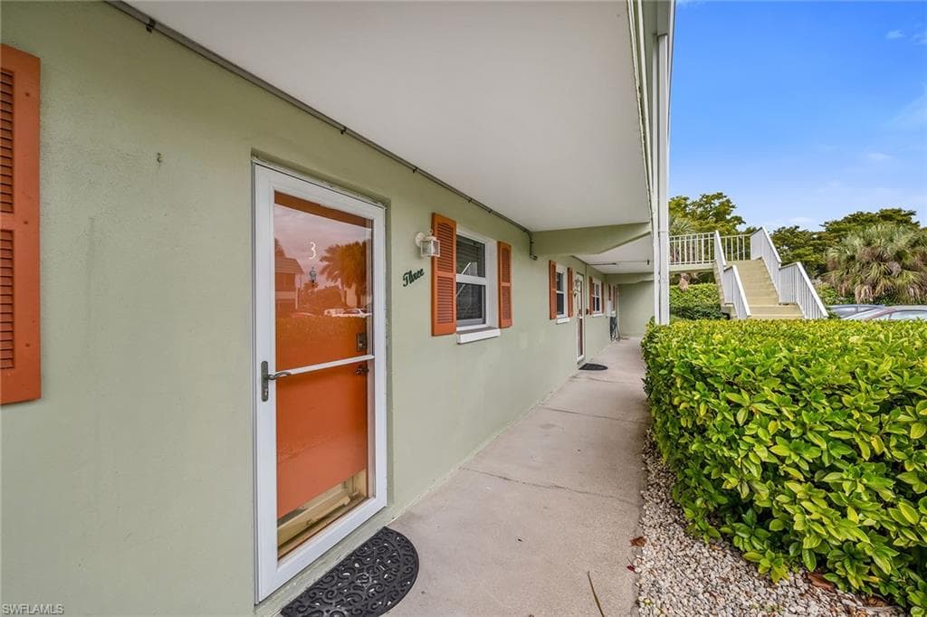 200 Valley Stream DR # 3B, NAPLES FL 34113-26