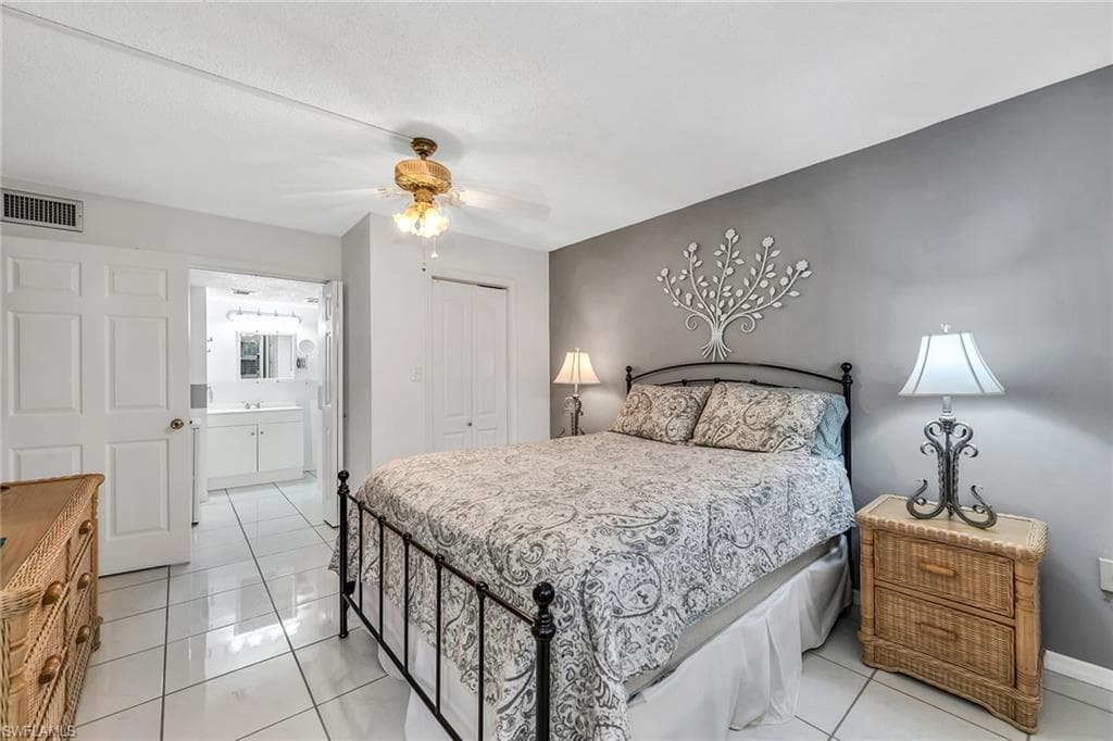 200 Valley Stream DR # 3B, NAPLES FL 34113-15