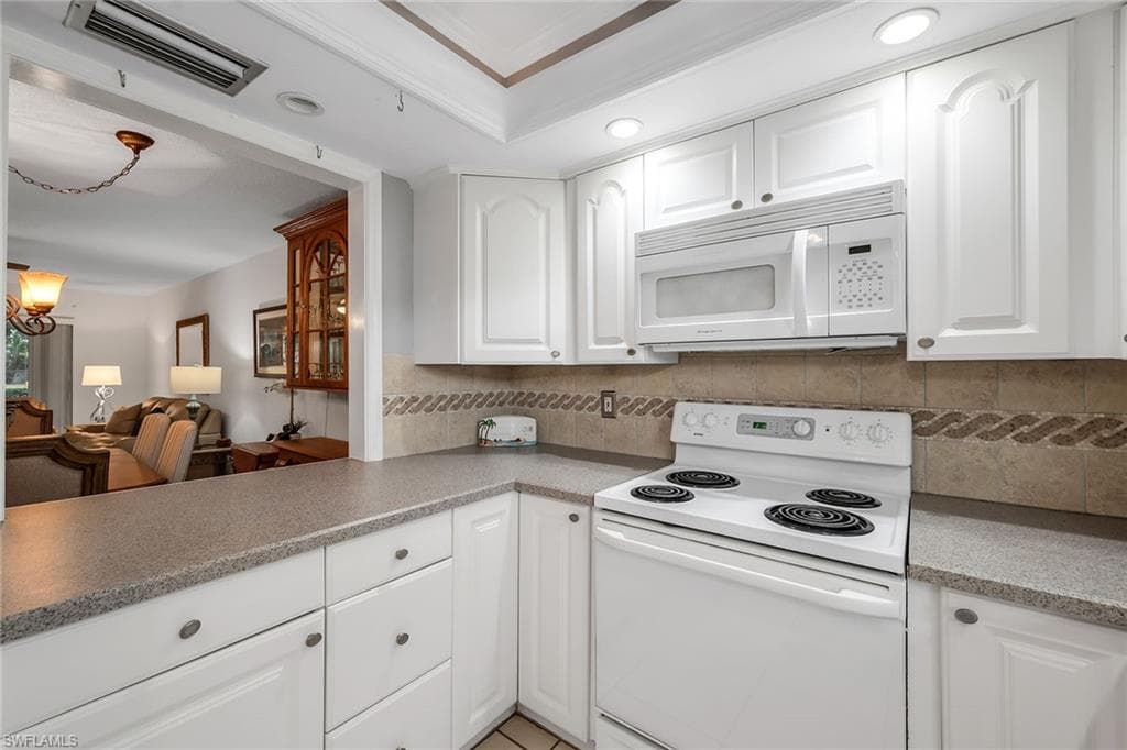 200 Valley Stream DR # 3B, NAPLES FL 34113-6