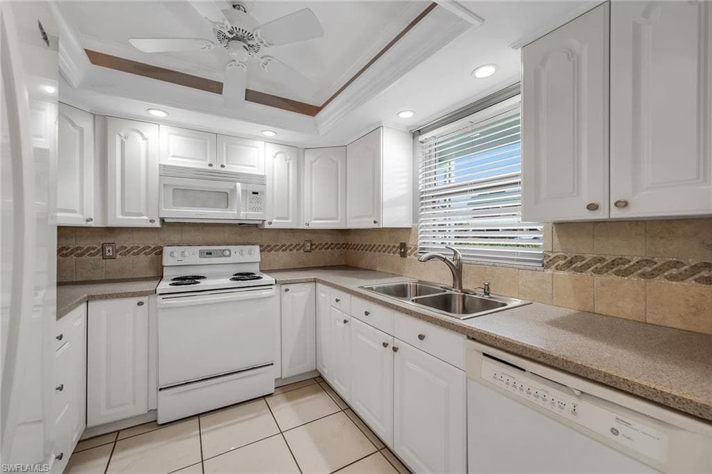 200 Valley Stream DR # 3B, NAPLES FL 34113-2