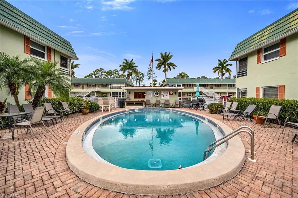 200 Valley Stream DR # 3B, NAPLES FL 34113-35