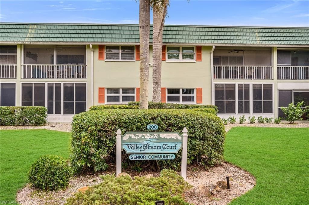 200 Valley Stream DR # 3B, NAPLES FL 34113-27