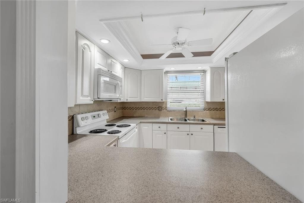 200 Valley Stream DR # 3B, NAPLES FL 34113-8