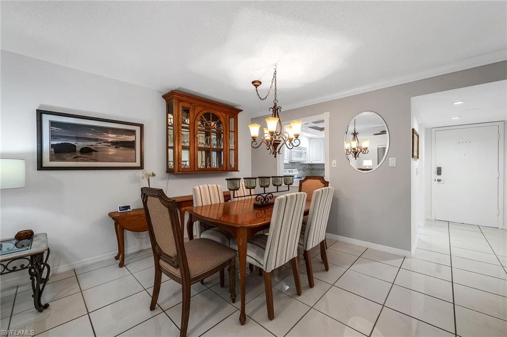 200 Valley Stream DR # 3B, NAPLES FL 34113-9