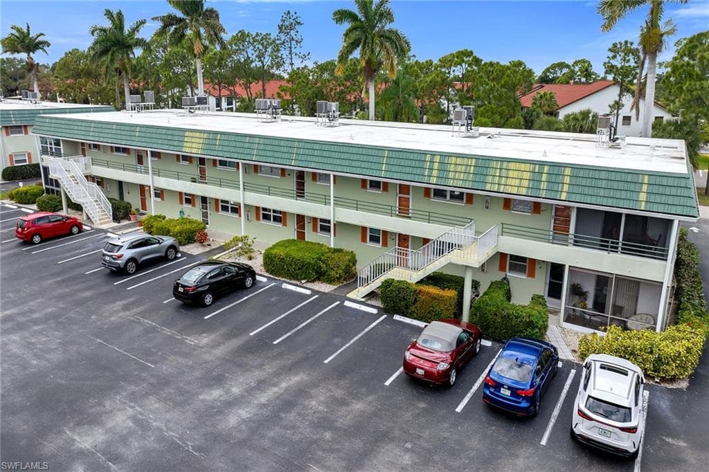 200 Valley Stream DR # 3B, NAPLES FL 34113-44