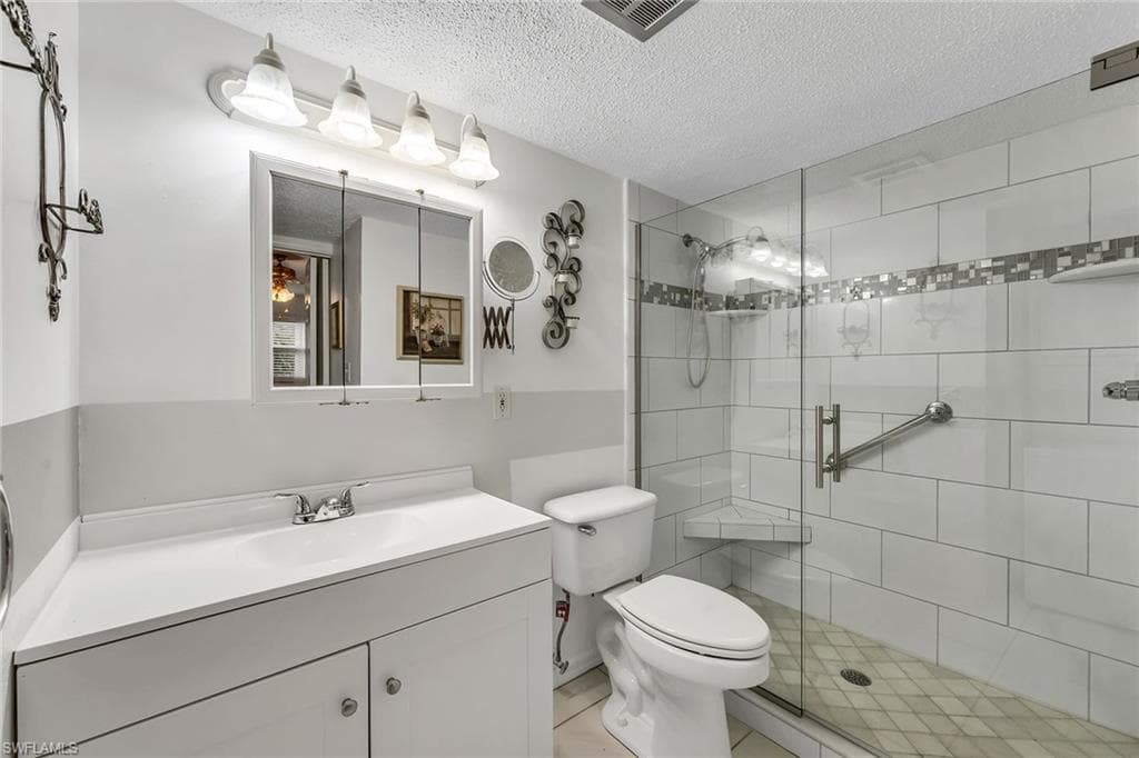 200 Valley Stream DR # 3B, NAPLES FL 34113-17