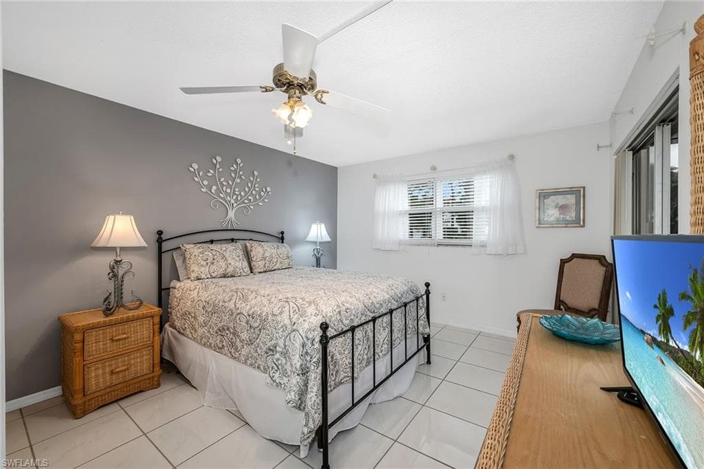 200 Valley Stream DR # 3B, NAPLES FL 34113-14