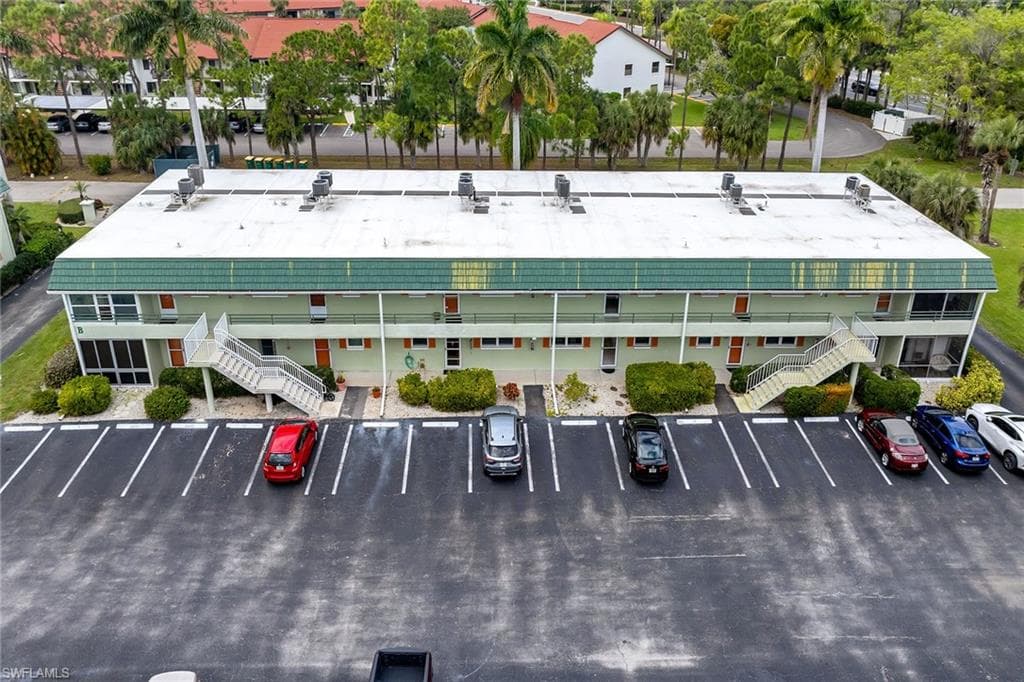 200 Valley Stream DR # 3B, NAPLES FL 34113-43