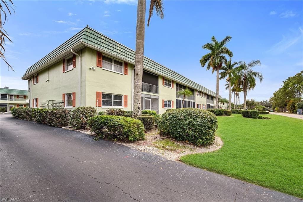 200 Valley Stream DR # 3B, NAPLES FL 34113-30