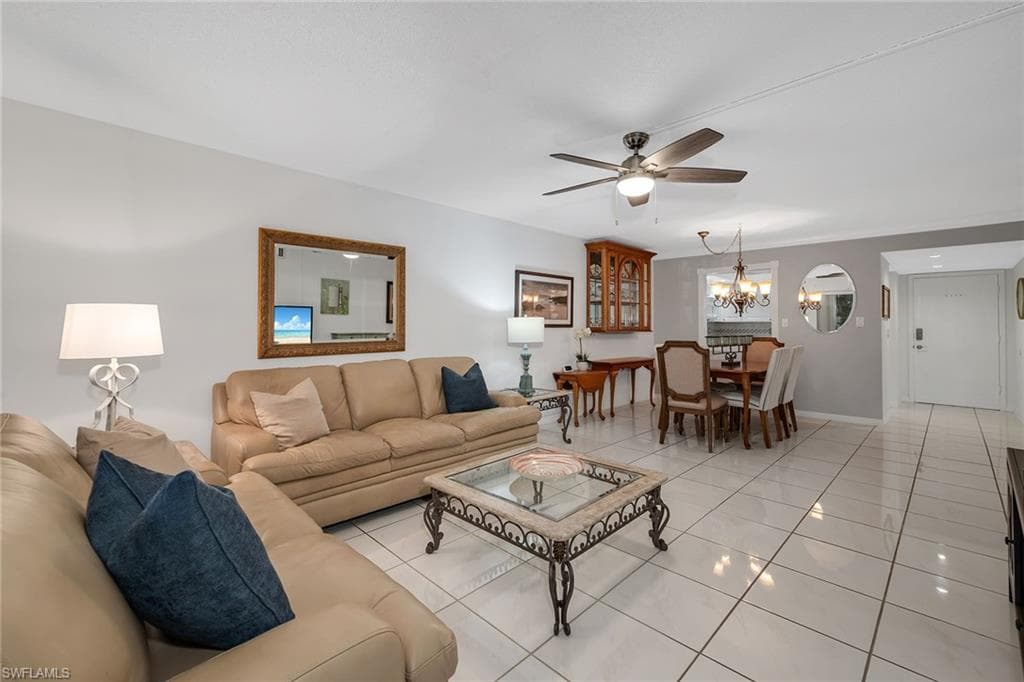 200 Valley Stream DR # 3B, NAPLES FL 34113-3