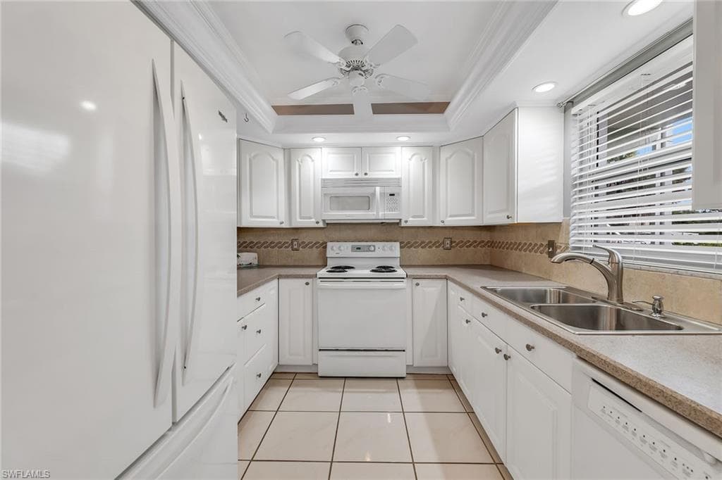 200 Valley Stream DR # 3B, NAPLES FL 34113-7