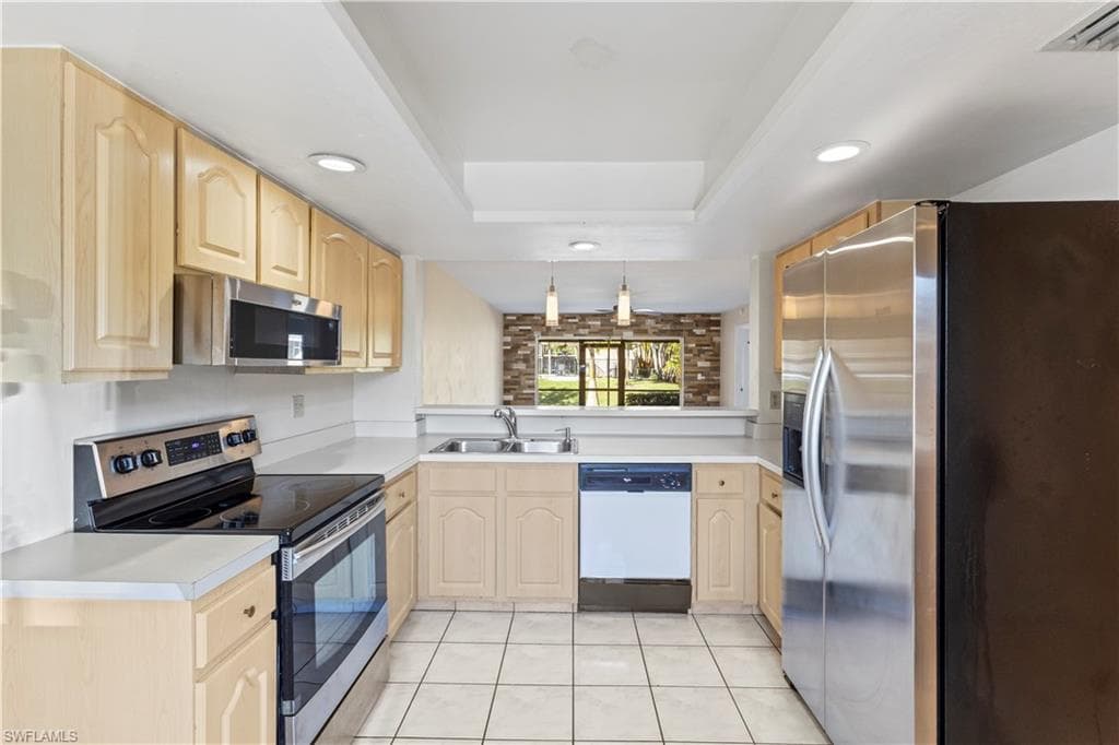 5697 RATTLESNAKE HAMMOCK RD # 105, NAPLES FL 34113-6