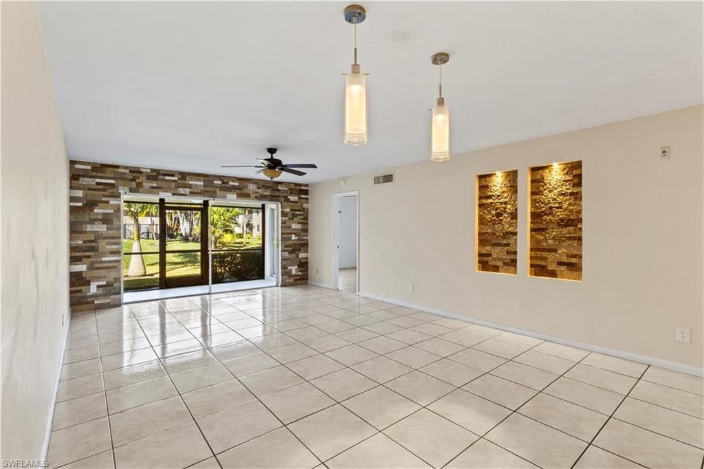 5697 RATTLESNAKE HAMMOCK RD # 105, NAPLES FL 34113-4