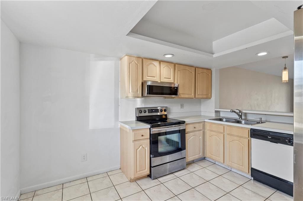 5697 RATTLESNAKE HAMMOCK RD # 105, NAPLES FL 34113-7