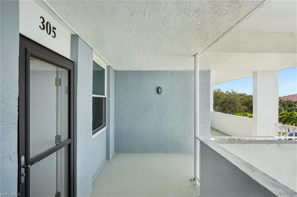 5959 Winkler RD # 305, FORT MYERS FL 33919-2