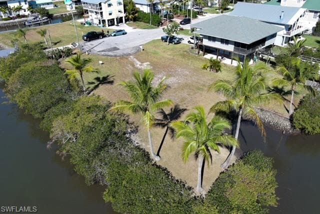 1276 Grand Canal DR, NAPLES FL 34110-1
