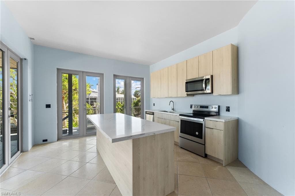 4150 Dingman DR, SANIBEL FL 33957-28