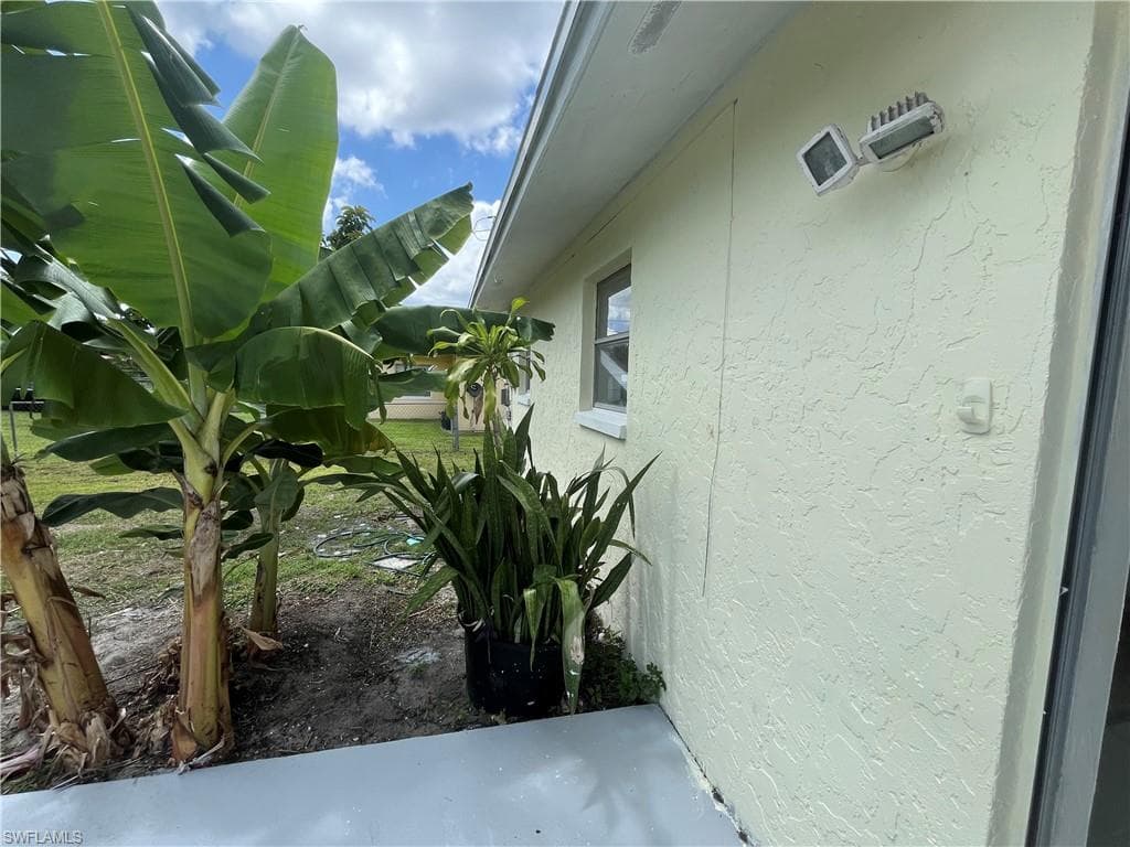 1275 Old Bridge RD, NORTH FORT MYERS FL 33917-34