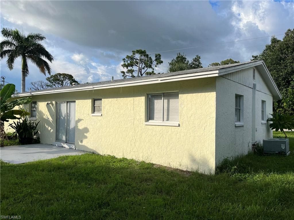 1275 Old Bridge RD, NORTH FORT MYERS FL 33917-3