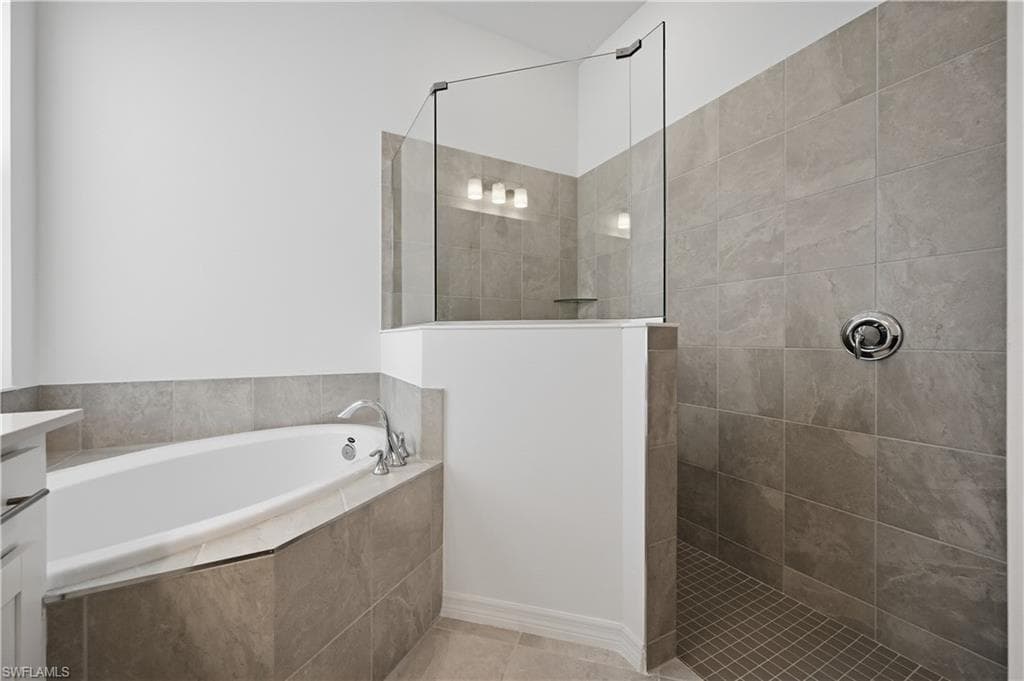 15729 Raveneli CT, FORT MYERS FL 33908-16