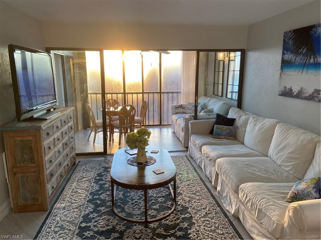 1019 Anglers CV # F302, MARCO ISLAND FL 34145-1